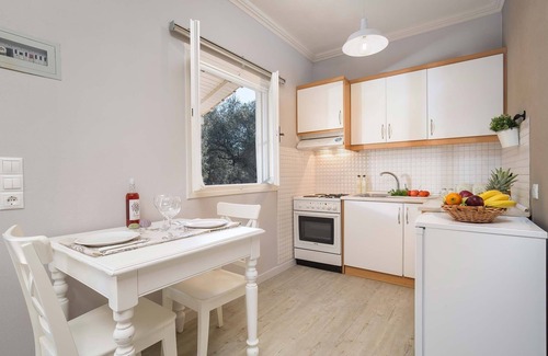 Koutsi Villa | Traditional Villa with Private Pool near Loggos