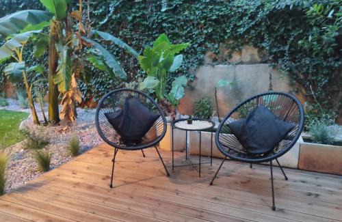 Palaio Faliro Apartment | Viktoria's garden home