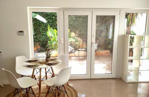 Palaio Faliro Apartment | Viktoria's garden home