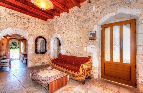 Frantzeskiana Metochia Villa | Villa Andriana - Traditional Luxury