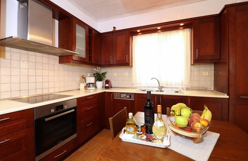 Chlomatiana House | Villa Elizabeth - spacious Country House - Coco mat linens