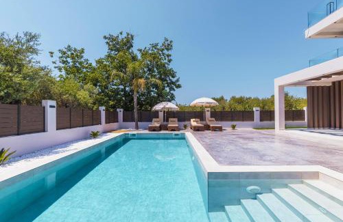 Kalamaki Villa | Villa Infinity Theo