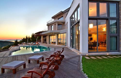 Anavyssos Villa | Villa TakeOff Saronida