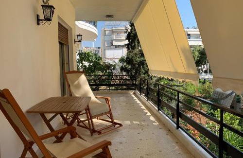 Alimos Apartment | Vintage 70s flat