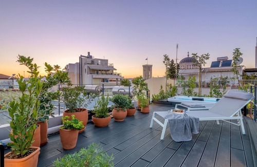 Plaka Apartment | Your 4 Bdrm Dream House w Acropolis View Jacuzzi
