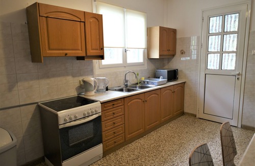 Alimos House | Zefyros Apartments next to Alimos Riviera 30 mins public transport to Acropolis