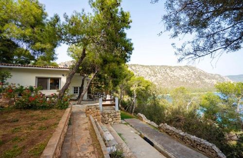 Loutraki-Agioi Theodoroi House | Αeraki Cottage at Heraion Lagoon