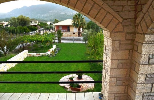 Igoumenitsa Apartment | ΤΟ ΠΕΤΡΙΝΟ - Καλοκαιρινό Σπίτι κοντά στα Σύβοτα - ΦΑΣΚΟΜΗΛΙΑ