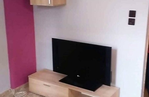 Ilioupoli Apartment | Το Calma apartment έχει θέα στον κήπο και διαθέτει βεράντα και μπαλκόνι.