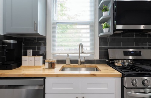 New Brunswick House | 0.5 mi to Train Station to NYC, Rutgers University, RWJ, Pet Friendly, Laundry