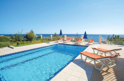 Skala Villa | 10 mins walk to a small selection of amenities
