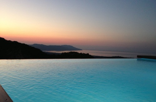 Filaki Villa | 10 minutes from the beach.superb sea-view villa.private infinity pool.Jacuzzi. BBQ