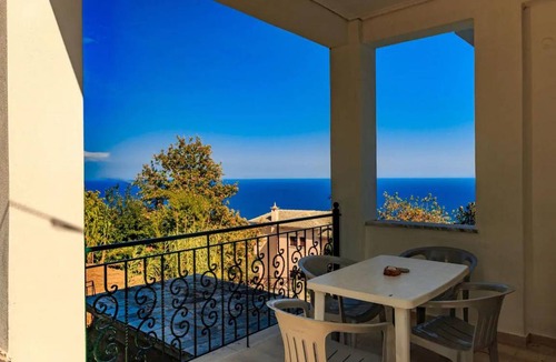 Agios Dimitrios Apartment | 104 m² Apartment ∙ 3 bedrooms ∙ 7 guests