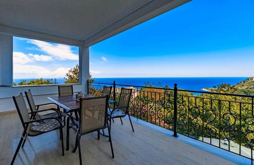 Agios Dimitrios Apartment | 104 m² Apartment ∙ 3 bedrooms ∙ 7 guests