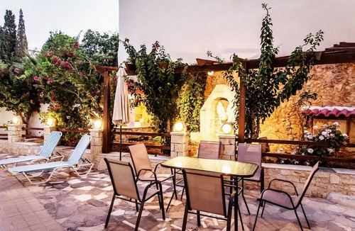 Roussospiti House | 110 m² House ∙ 3 bedrooms ∙ 12 guests