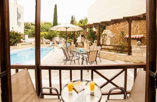 Roussospiti House | 110 m² House ∙ 3 bedrooms ∙ 12 guests