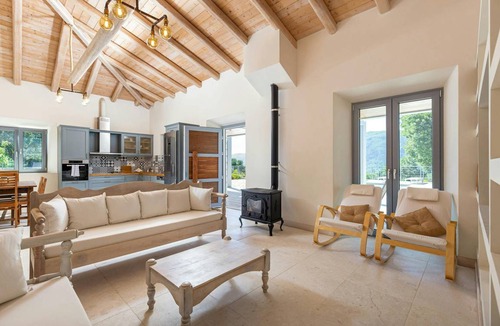 Kato Korakiana Villa | 115 m² Villa ∙ 2 bedrooms ∙ 5 guests