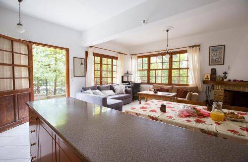 Nea Makri Villa | 120 m² Villa ∙ 4 bedrooms ∙ 10 guests