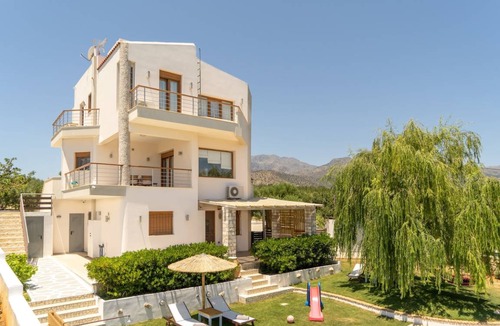 Makry Gialos Villa | 120 m² Villa ∙ 4 bedrooms ∙ 8 guests