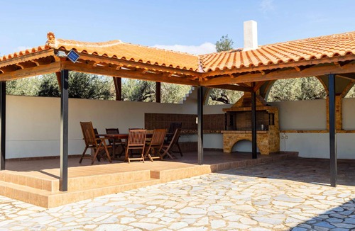 Agrilos House | 130 m² House ∙ 5 bedrooms ∙ 11 guests