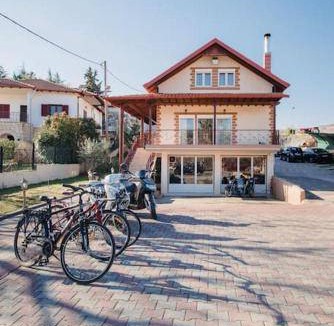 Edessa Villa | 130 m² Villa ∙ 3 bedrooms ∙ 8 guests