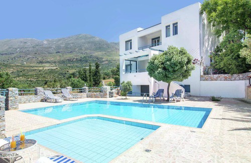 Lefkogeia Villa | 135 m² Villa ∙ 4 bedrooms ∙ 8 guests
