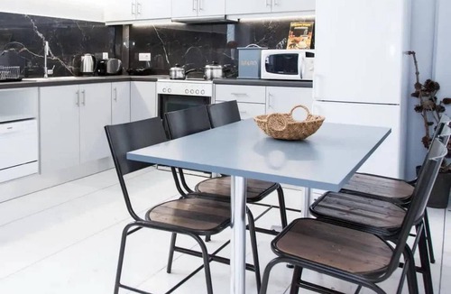 Ilioupoli Apartment | 140 m² Apartment ∙ 3 bedrooms ∙ 8 guests