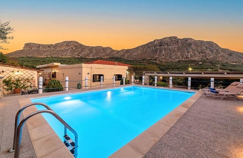 Pervolakia House | 140 m² House ∙ 4 bedrooms ∙ 10 guests