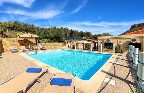 Pervolakia House | 140 m² House ∙ 4 bedrooms ∙ 10 guests