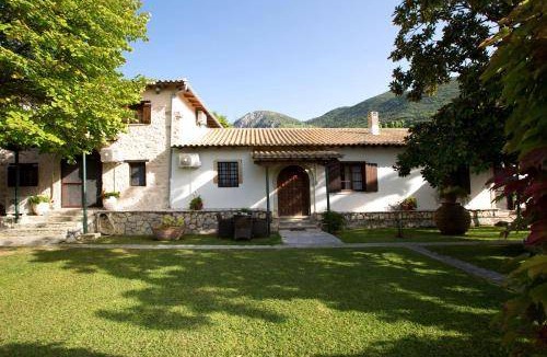 Sivros Resort | 140 m² Resort ∙ 4 bedrooms ∙ 9 guests