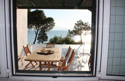 Limni Vouliagmenis Villa | 145 m² Villa ∙ 4 bedrooms ∙ 10 guests