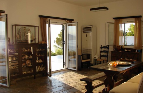 Limni Vouliagmenis Villa | 145 m² Villa ∙ 4 bedrooms ∙ 10 guests