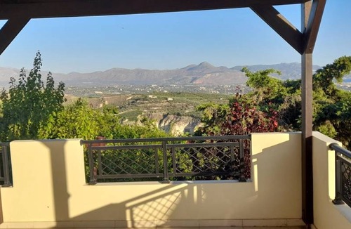 Heraklion House | 150 m² House ∙ 3 bedrooms ∙ 8 guests