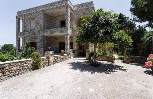 Margarites Villa | 150 m² Villa ∙ 5 bedrooms ∙ 12 guests