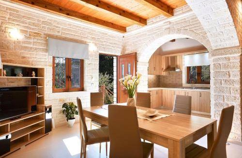 Margarites Villa | 150 m² Villa ∙ 5 bedrooms ∙ 12 guests