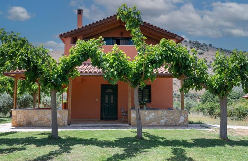Nea Tirintha House | 175 m² House ∙ 4 bedrooms ∙ 8 guests