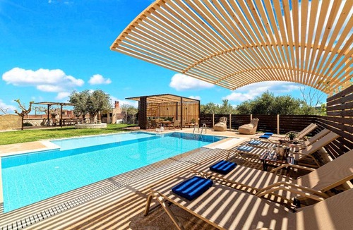 Kavallos House | 180 m² House ∙ 5 bedrooms ∙ 13 guests