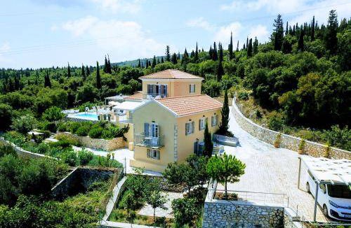 Fiskardo Villa | 180 m² Villa ∙ 4 bedrooms ∙ 8 guests
