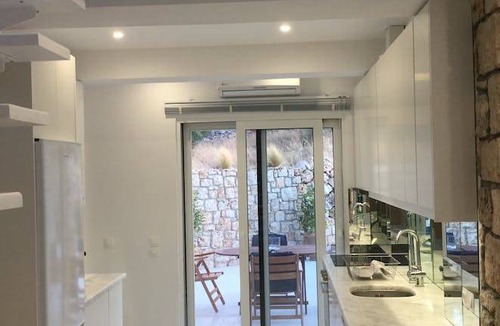 Varvara House | 185 m² House ∙ 1 bedroom ∙ 5 guests