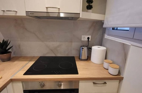Kinosargous Apartment | 2 bd renovated flat at acropolis