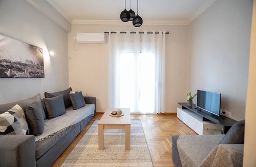 Omonia Apartment | 2-bedroom apartment in amazing Athina with AC