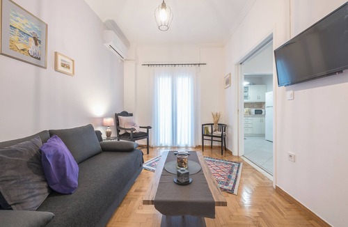 Omonia Apartment | 2-bedroom apartment in enchanting Athina with AC
