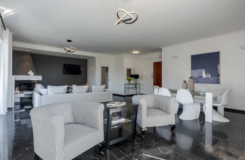 Glyfada Apartment | 200 m² Apartment ∙ 3 bedrooms ∙ 6 guests
