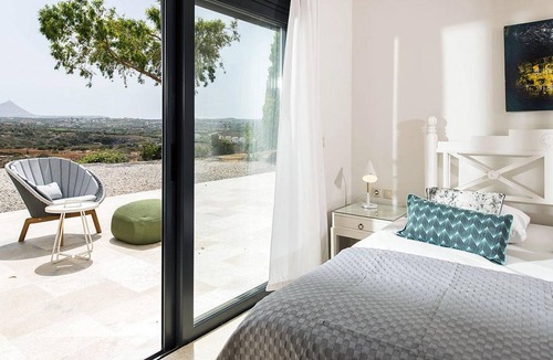 Stavros House | 200 m² Farmhouse ∙ 4 bedrooms ∙ 10 guests