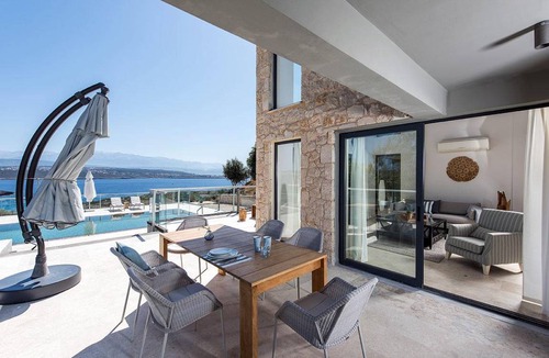Stavros House | 200 m² Farmhouse ∙ 4 bedrooms ∙ 10 guests