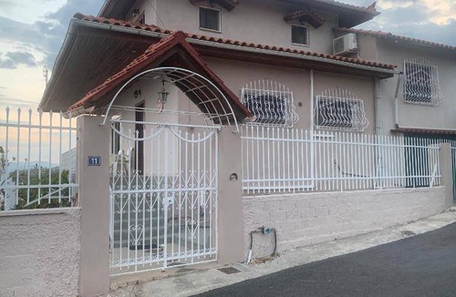 Agii Theodori House | 200 m² House ∙ 4 bedrooms ∙ 8 guests