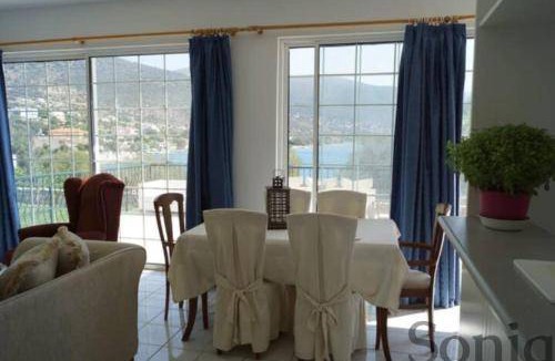Kymi-Aliveri Resort | 200 m² Resort ∙ 7 bedrooms ∙ 17 guests