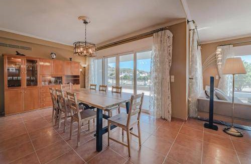 Lagonissi Villa | 200 m² Villa ∙ 4 bedrooms ∙ 8 guests