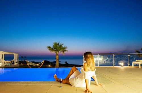 Kalathas Villa | 200 m² Villa ∙ 4 bedrooms ∙ 10 guests