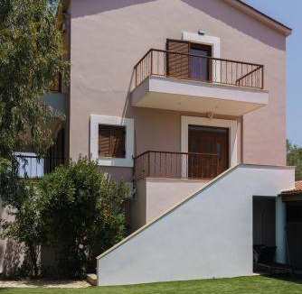 Monopari Villa | 200 m² Villa ∙ 4 bedrooms ∙ 9 guests